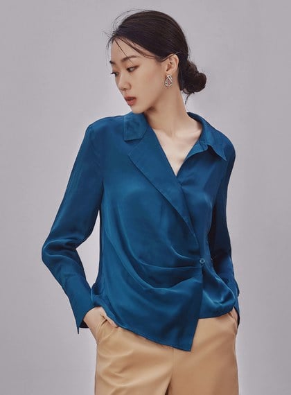 不對稱領抓褶造型襯衫